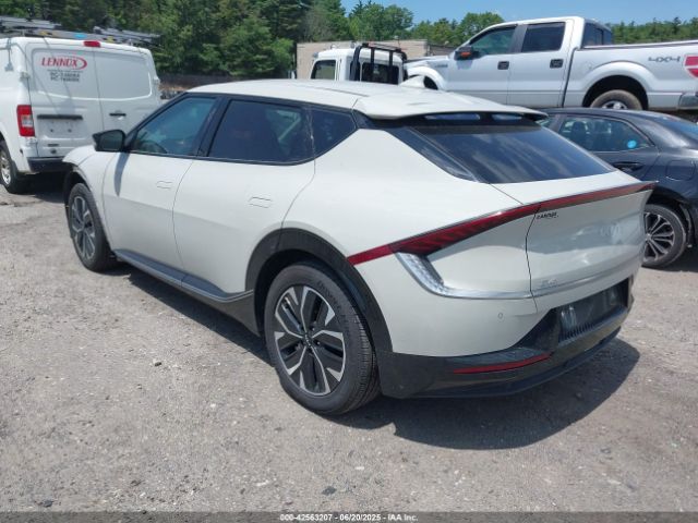 2022 KIA EV6 KNDC34LA6N5034535 Photo 2