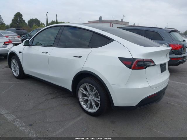 2021 TESLA MODEL Y 5YJYGDEE1MF152256 Photo 2