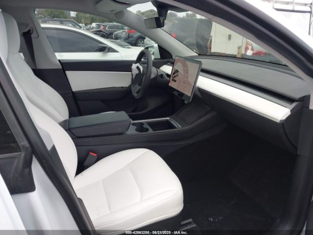 2021 TESLA MODEL Y 5YJYGDEE1MF152256 Photo 4
