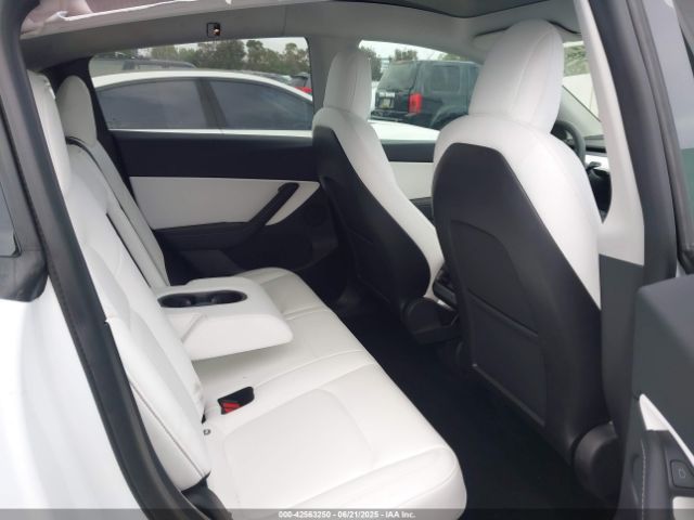 2021 TESLA MODEL Y 5YJYGDEE1MF152256 Photo 7