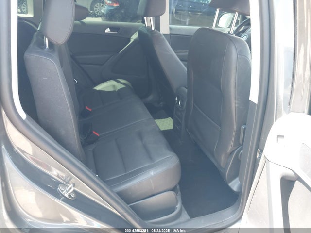 WVGBV7AX9GW609072 Volkswagen Tiguan