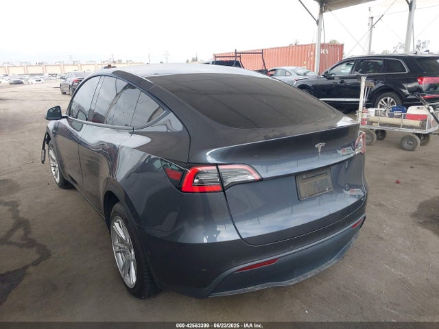 2021 TESLA MODEL Y 5YJYGDED6MF103805 Photo 2