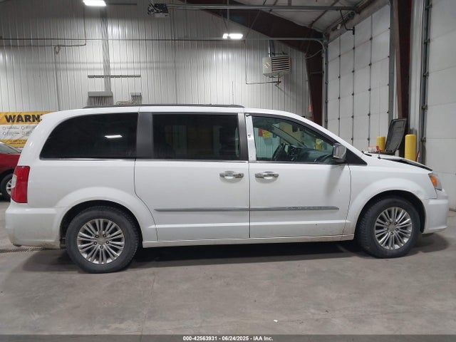 2C4RC1CG7GR138454 Chrysler Town and Country