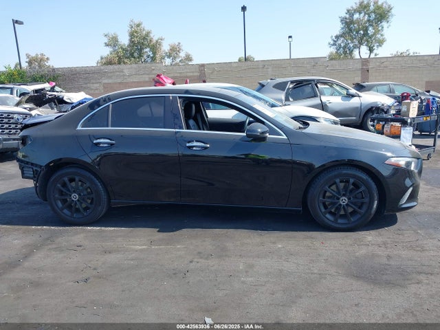 W1K3G4EB0MJ266148 Mercedes-Benz m260