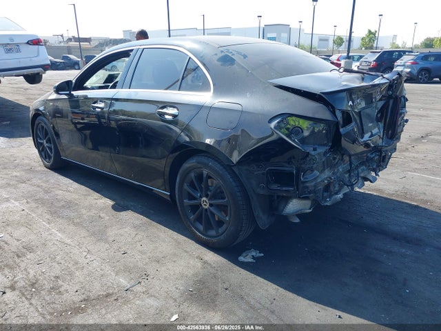 W1K3G4EB0MJ266148 Mercedes-Benz m260