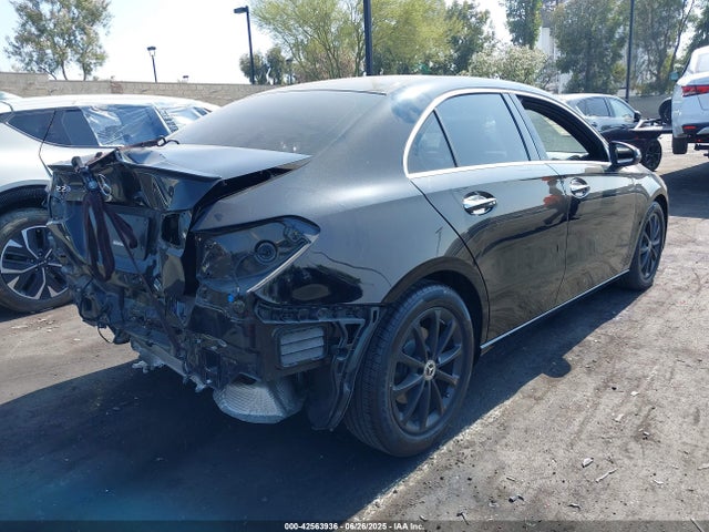 W1K3G4EB0MJ266148 Mercedes-Benz m260