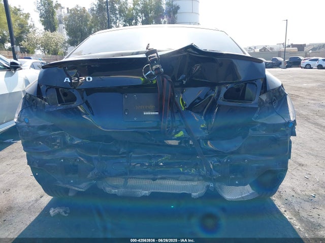 W1K3G4EB0MJ266148 Mercedes-Benz m260