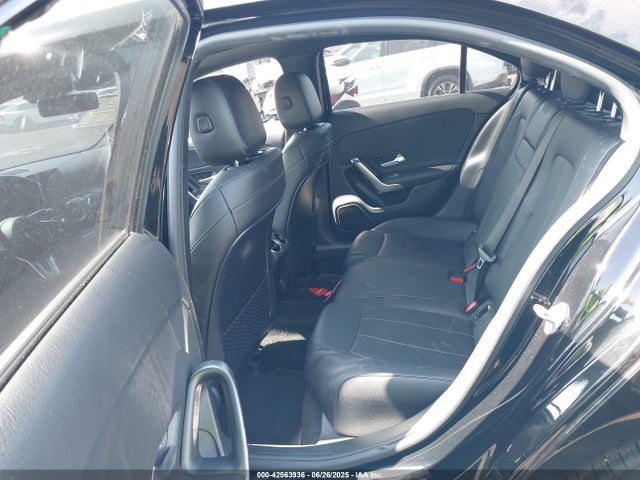 W1K3G4EB0MJ266148 Mercedes-Benz m260