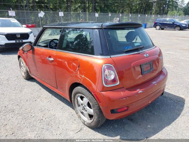2011 MINI COOPER WMWSU3C55BT181956 Photo 2