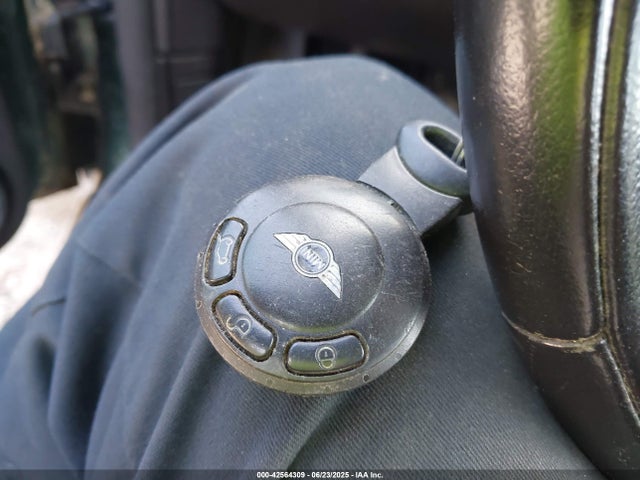 2011 MINI COOPER WMWSU3C53BT183060 Photo 10