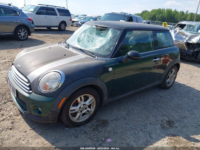 2011 MINI COOPER WMWSU3C53BT183060 Photo 1