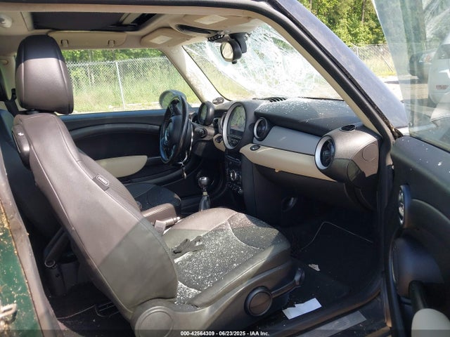2011 MINI COOPER WMWSU3C53BT183060 Photo 4