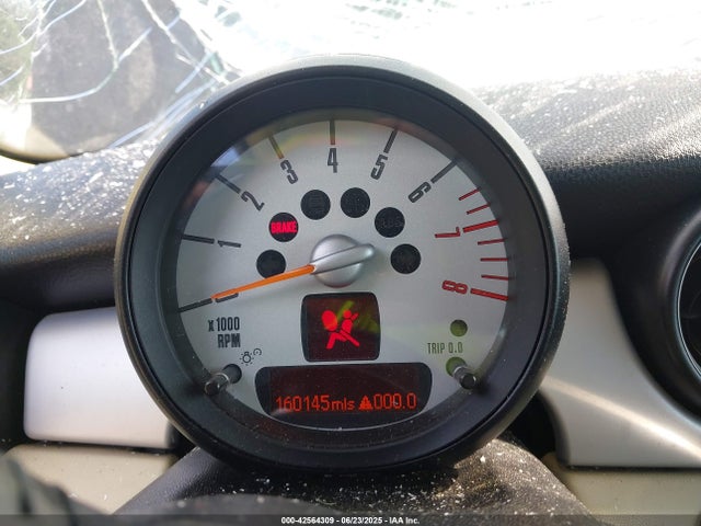 2011 MINI COOPER WMWSU3C53BT183060 Photo 6