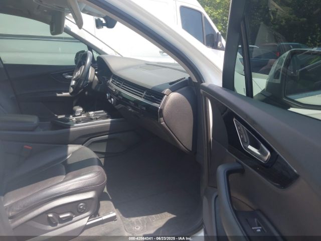 2019 AUDI Q7 WA1LAAF70KD024096 Photo 4