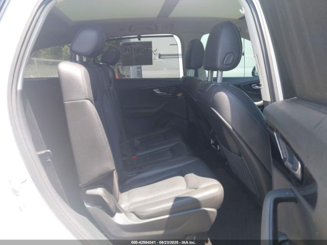 2019 AUDI Q7 WA1LAAF70KD024096 Photo 7