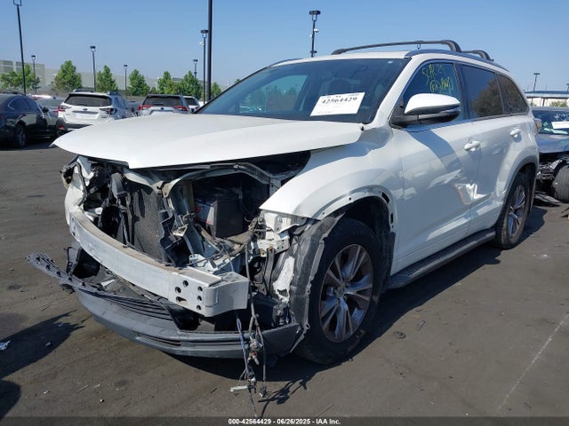 Toyota 2gr-fe 2014 5TDJKRFH1ES030953 Image 2