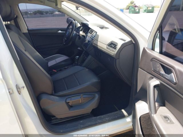2018 VOLKSWAGEN TIGUAN 3VV2B7AX7JM138559 Photo 4
