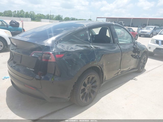 2024 TESLA MODEL Y 7SAYGAEE1RF168188 Photo 3