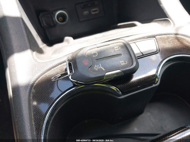 1GKKNLLS6NZ158455 GMC lgx