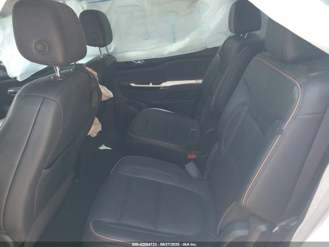 1GKKNLLS6NZ158455 GMC lgx
