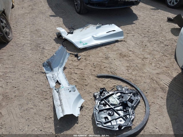 Tesla 2021 2021 5YJYGAEE5MF247174 Image 11