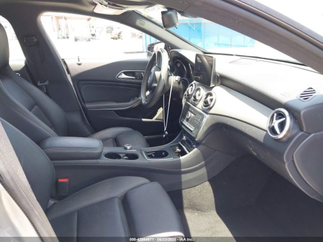 WDDSJ4GB7JN572567 Mercedes-Benz CLA-Class