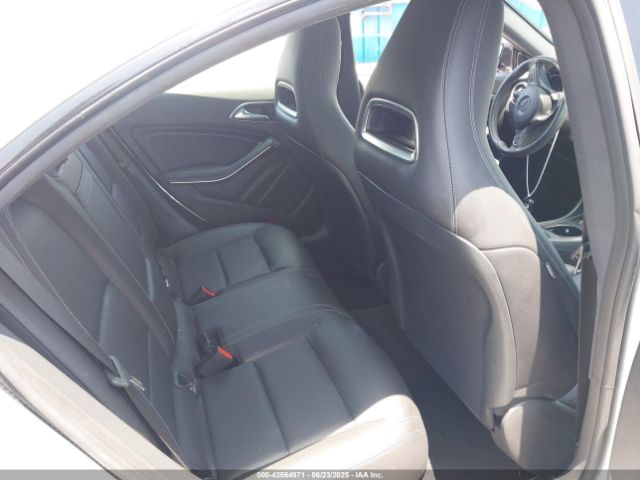 WDDSJ4GB7JN572567 Mercedes-Benz CLA-Class