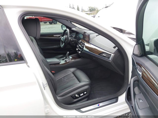 WBAJA9C57KB389401 BMW 530e