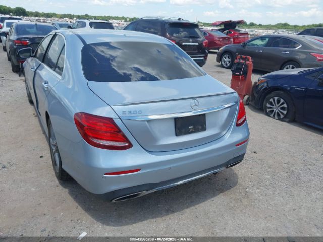 2017 MERCEDES-BENZ E 300 WDDZF4JBXHA096986 Photo 2