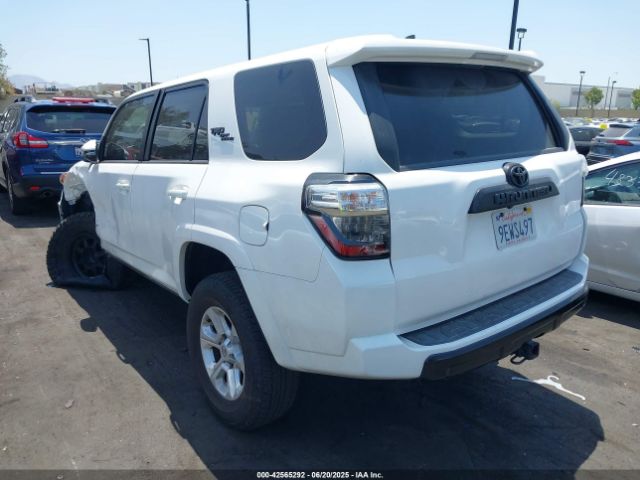2019 TOYOTA 4RUNNER JTEBU5JR1K5725714 Photo 2