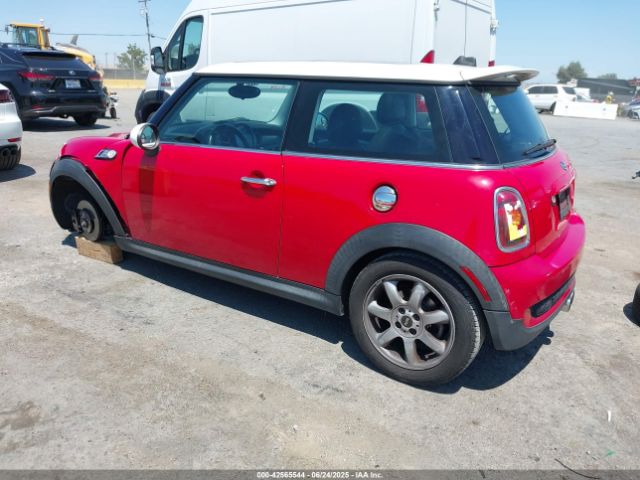 2009 MINI COOPER S WMWMF73529TW84638 Photo 2
