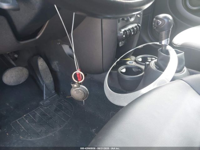 2011 MINI COOPER WMWSU3C50BT252819 Photo 10