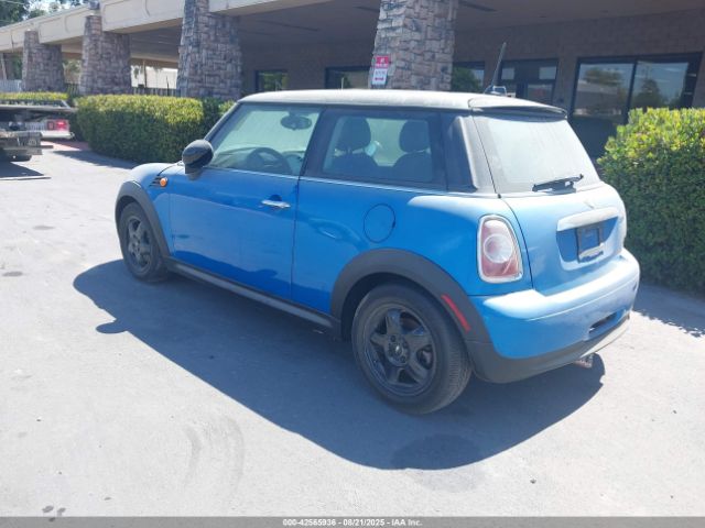 2011 MINI COOPER WMWSU3C50BT252819 Photo 2