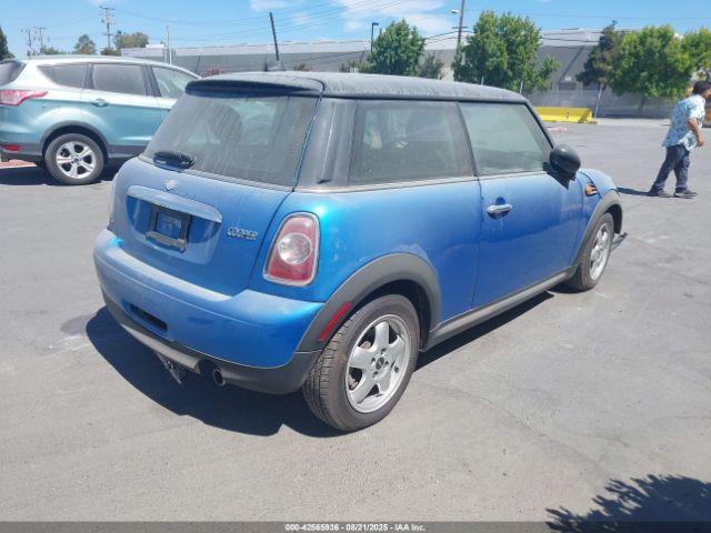 2011 MINI COOPER WMWSU3C50BT252819 Photo 3