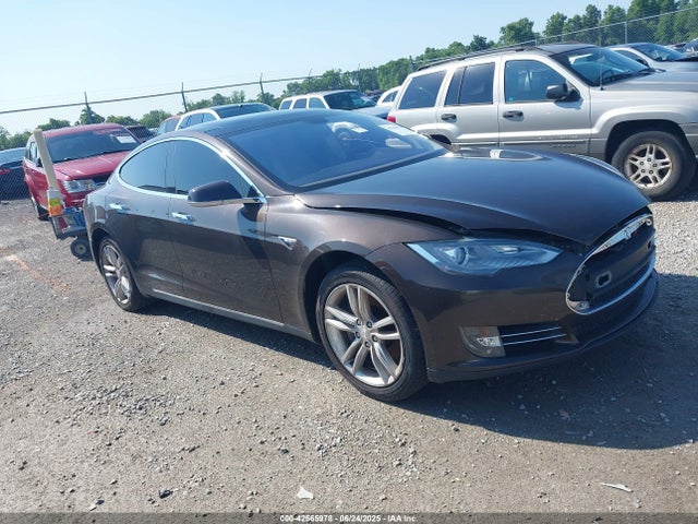 2013 TESLA MODEL S 5YJSA1DN6DFP03367 Photo 0