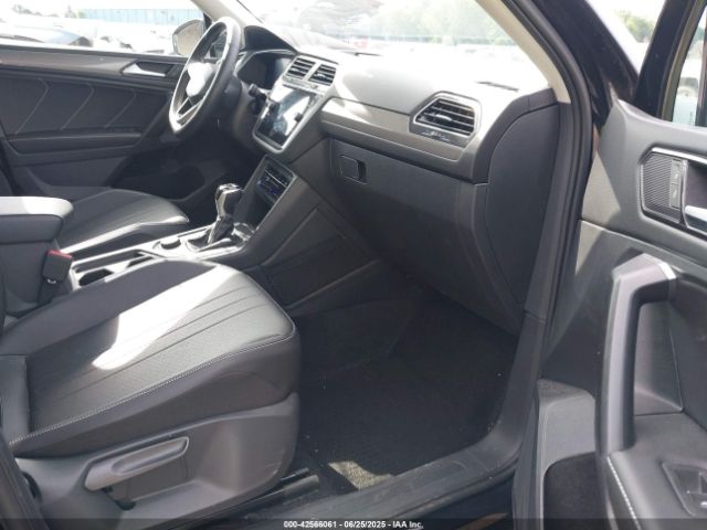 2023 VOLKSWAGEN TIGUAN 3VVMB7AXXPM003447 Photo 4