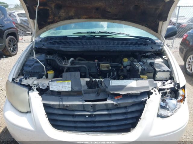 2005 CHRYSLER TOWN & COUNTRY 2C4GP54L05R465984 Photo 9