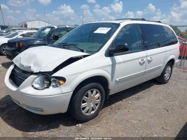 2005 CHRYSLER TOWN & COUNTRY 2C4GP54L05R465984 Photo 1