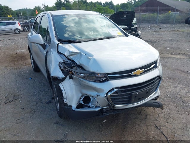 Chevrolet le2 2022 KL7CJNSM2NB544614 Image 2