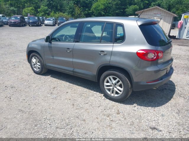 2011 VOLKSWAGEN TIGUAN WVGBV7AX2BW526723 Photo 2