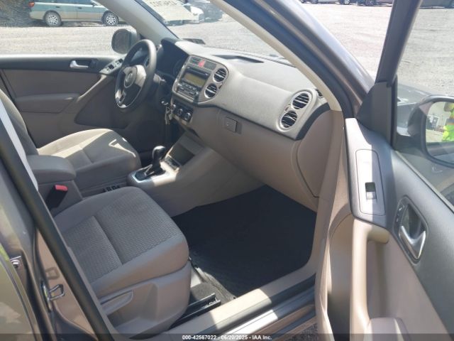 2011 VOLKSWAGEN TIGUAN WVGBV7AX2BW526723 Photo 4