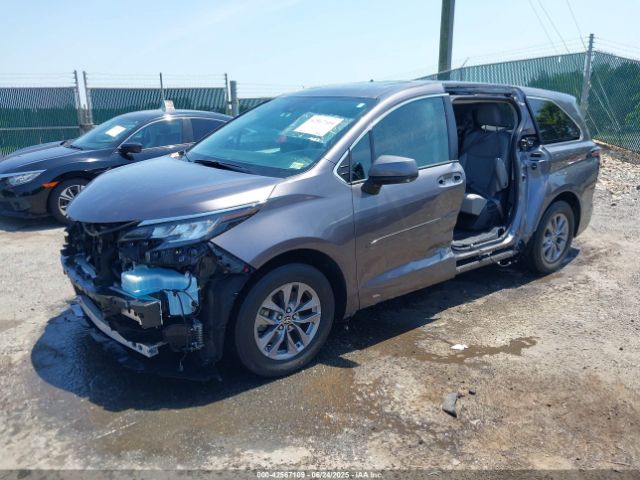 2023 TOYOTA SIENNA 5TDYRKECXPS139552 Photo 1