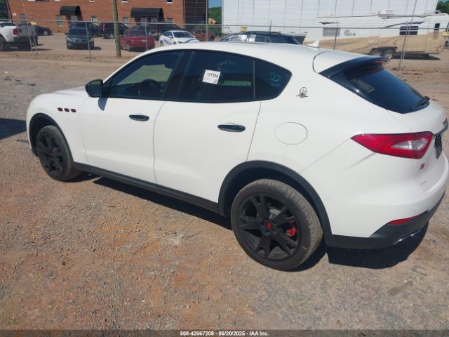 2018 MASERATI LEVANTE ZN661XUA0JX279010 Photo 2