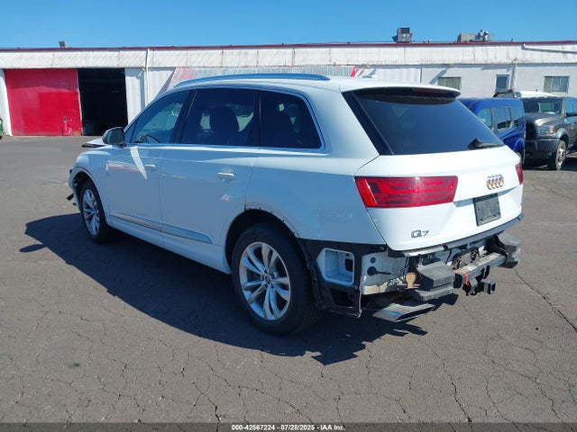 2017 AUDI Q7 WA1LHAF71HD058018 Photo 2