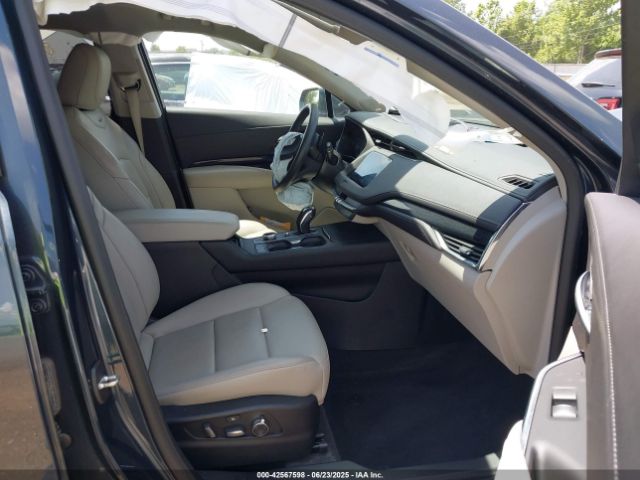 2019 CADILLAC XT4 1GYFZDR48KF124220 Photo 4
