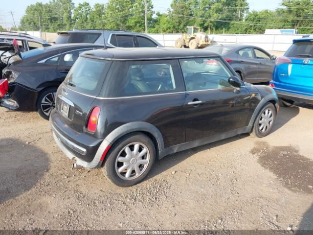 2002 MINI COOPER WMWRC33422TC37704 Photo 3