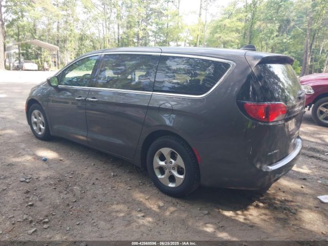 2018 CHRYSLER PACIFICA HYBRID 2C4RC1H70JR187642 Photo 2