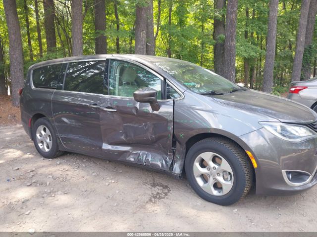 2018 CHRYSLER PACIFICA HYBRID 2C4RC1H70JR187642 Photo 5