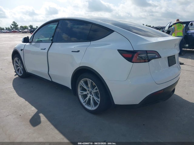 2021 TESLA MODEL Y 5YJYGDEE6MF211141 Photo 2