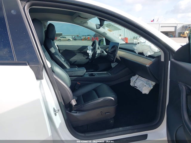 2021 TESLA MODEL Y 5YJYGDEE6MF211141 Photo 4